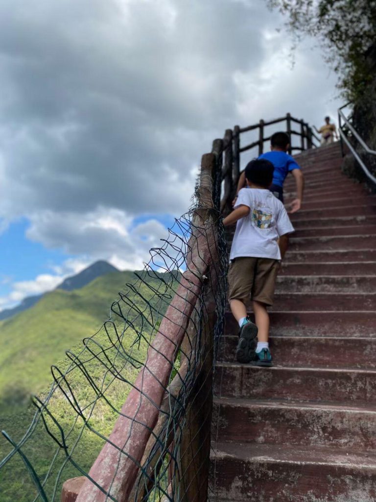 Children enjoying the Maoming Forest Park, a great family activity on the Guangdong Self-Drive Tour.